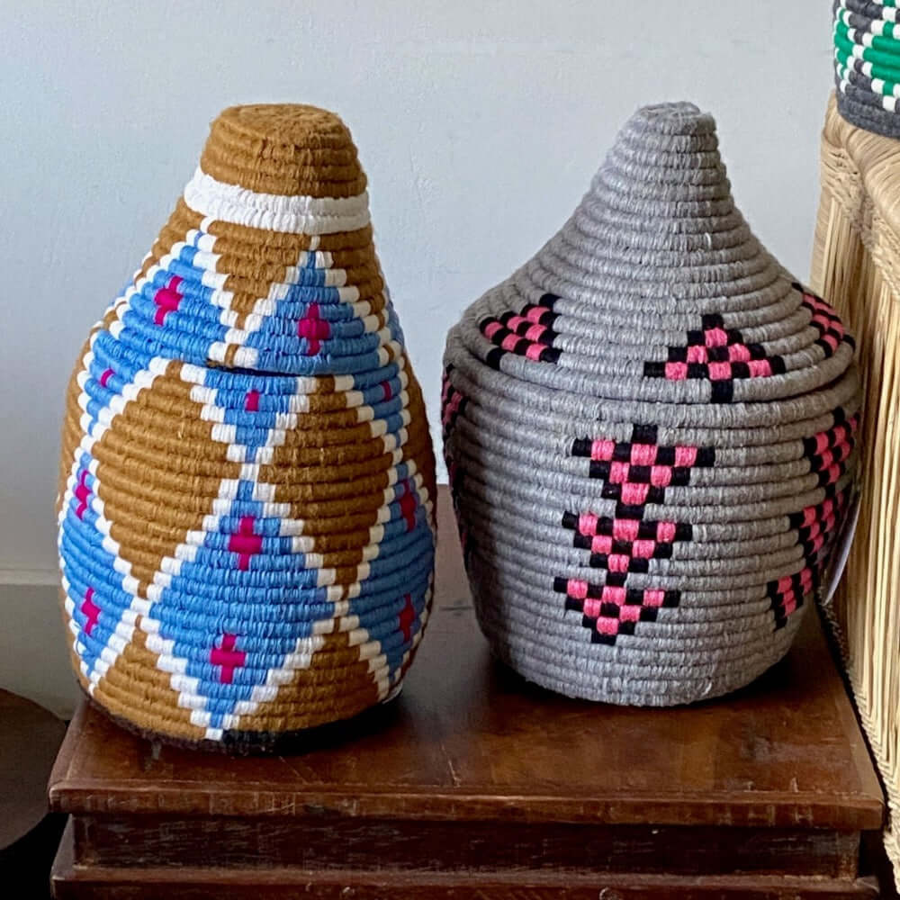 Berber basket mand berbermand Marokko colourful kleurrijk small Souk in the City