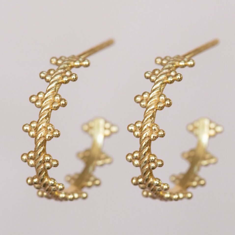 Mujajuma earring aino hoop triple dots gold plated