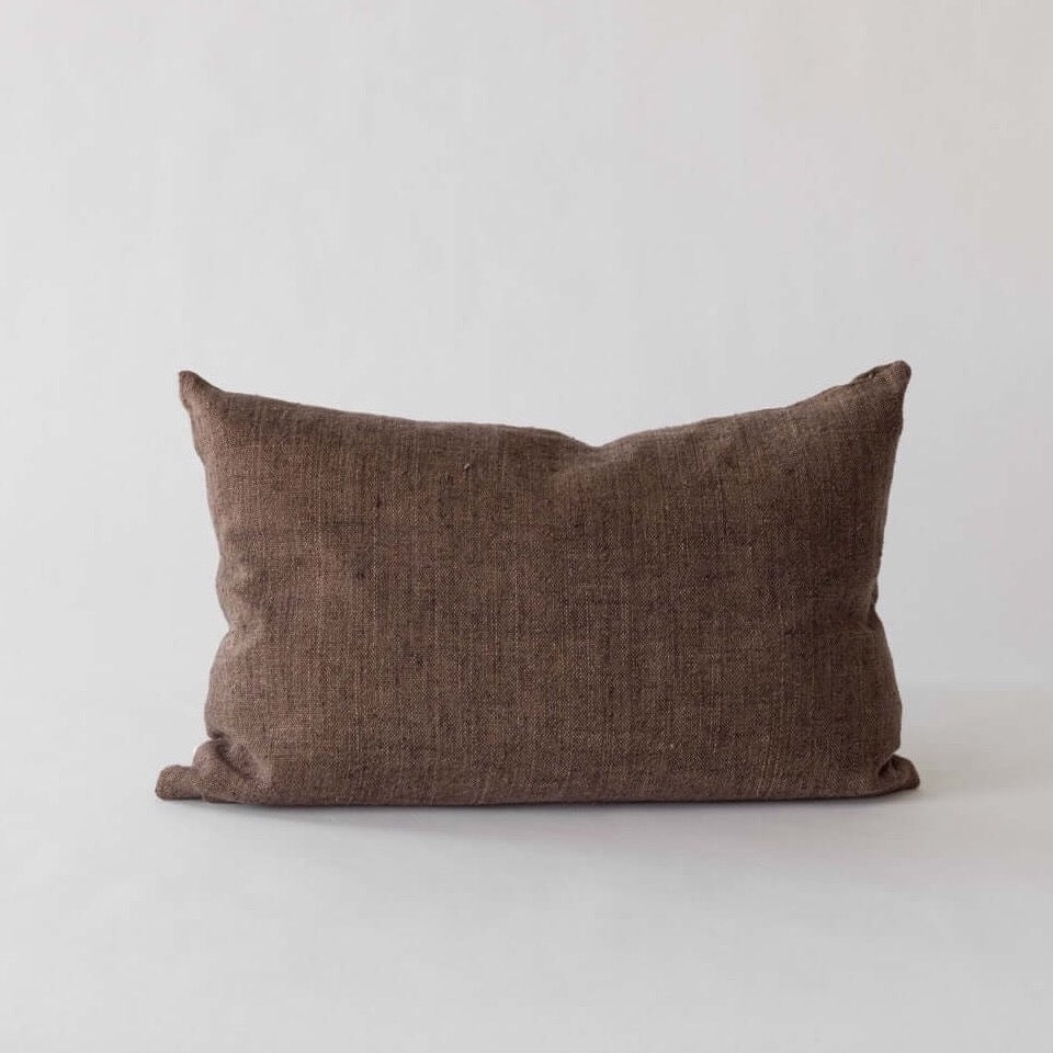 Tell Me More Margaux cushion cover cinnamon 40x60 cm linen pillowcase donkerbruine linnen kussenhoes