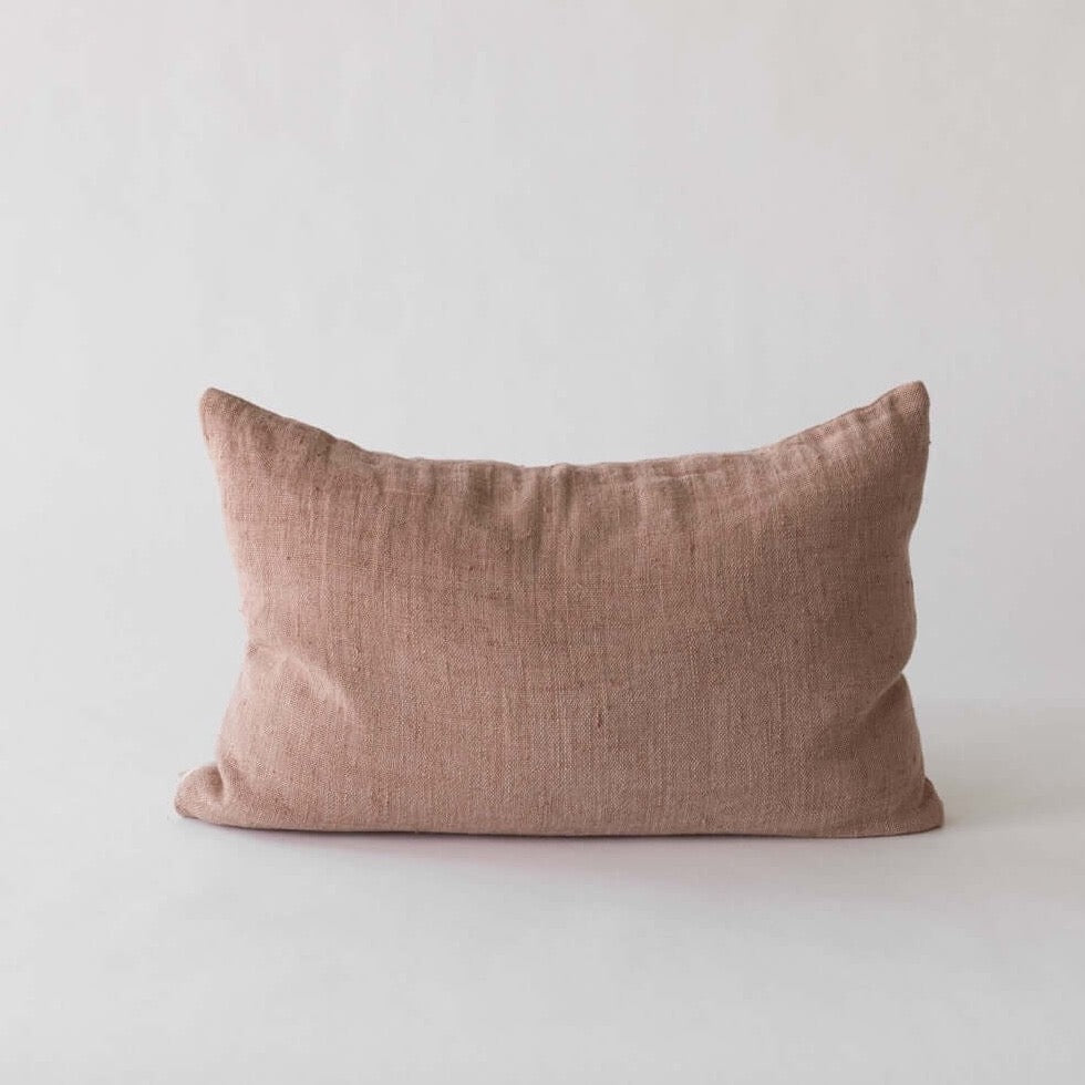 Margaux linen cushion cover 40x60 cm almond Tell Me More linnen kussenhoes roze romantisch